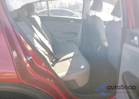 2018 Kia Sportage Lx z USA, uszkodzony, nr VIN KNDPMCAC5J7458574